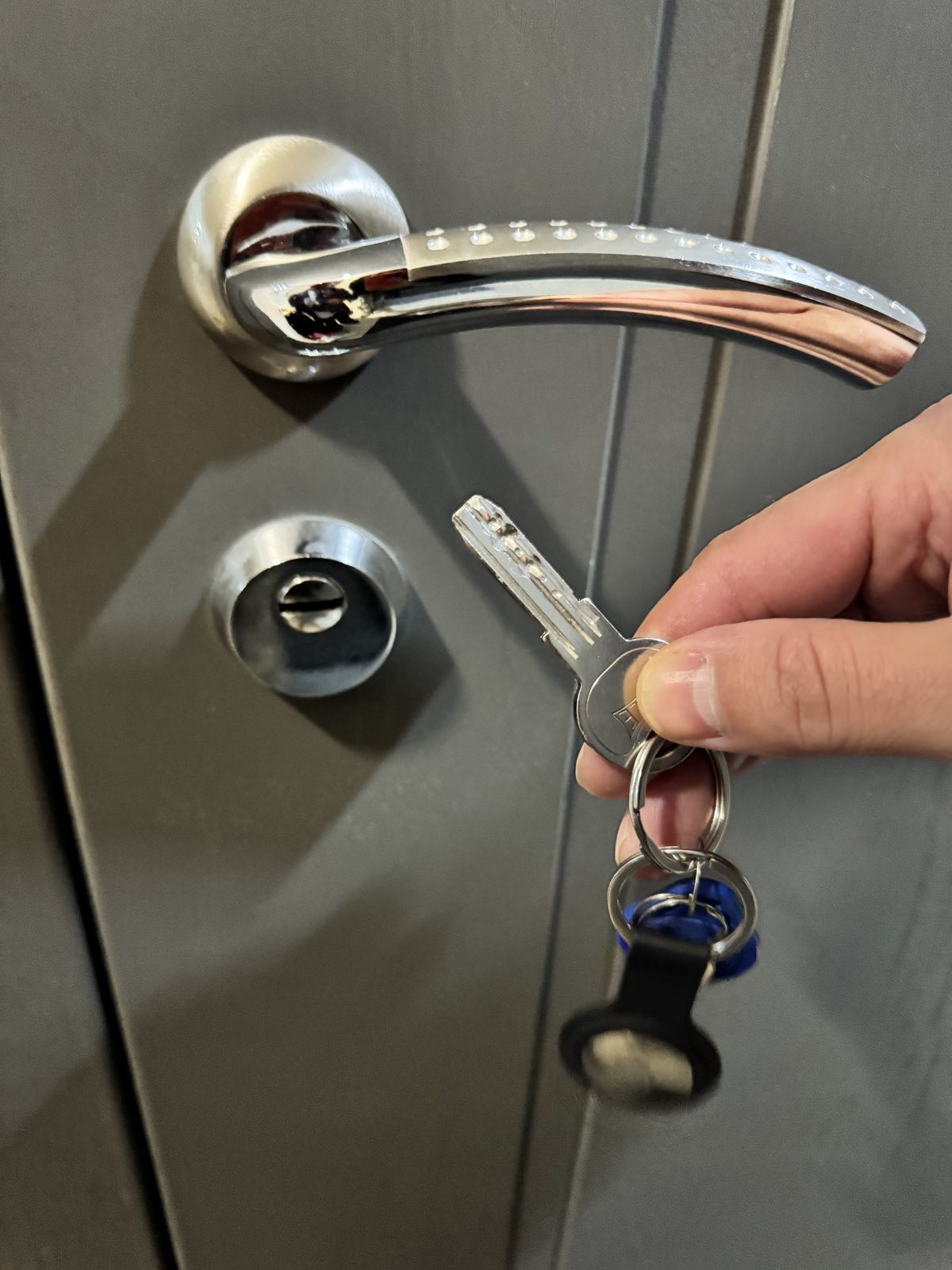 замена личинки замка в железной двери